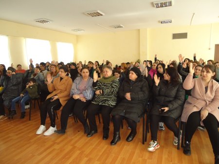 “Məktəb icmasının inkişaf etdirilməsi vasitəsilə məktəbin nüfuzunun artırılması təşəbbüsü” layihəsi çərçivəsində növbəti görüş keçirildi