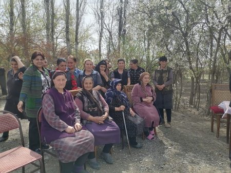 An IDP community in Yevlakh selects its Development Council within the Community Mobilization project of UNHCR