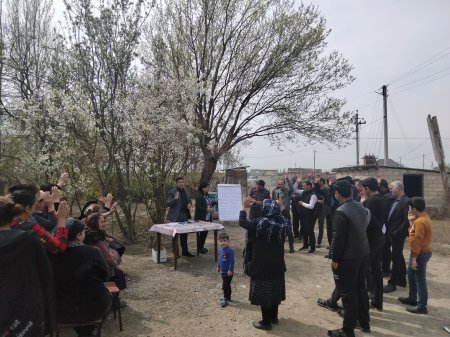 An IDP community in Yevlakh selects its Development Council within the Community Mobilization project of UNHCR