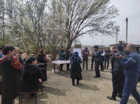 An IDP community in Yevlakh selects its Development Council within the Community Mobilization project of UNHCR